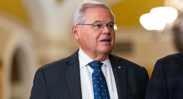 Dem Sen. Menendez Vows to Stay in Congress, Fight Bribery Charges